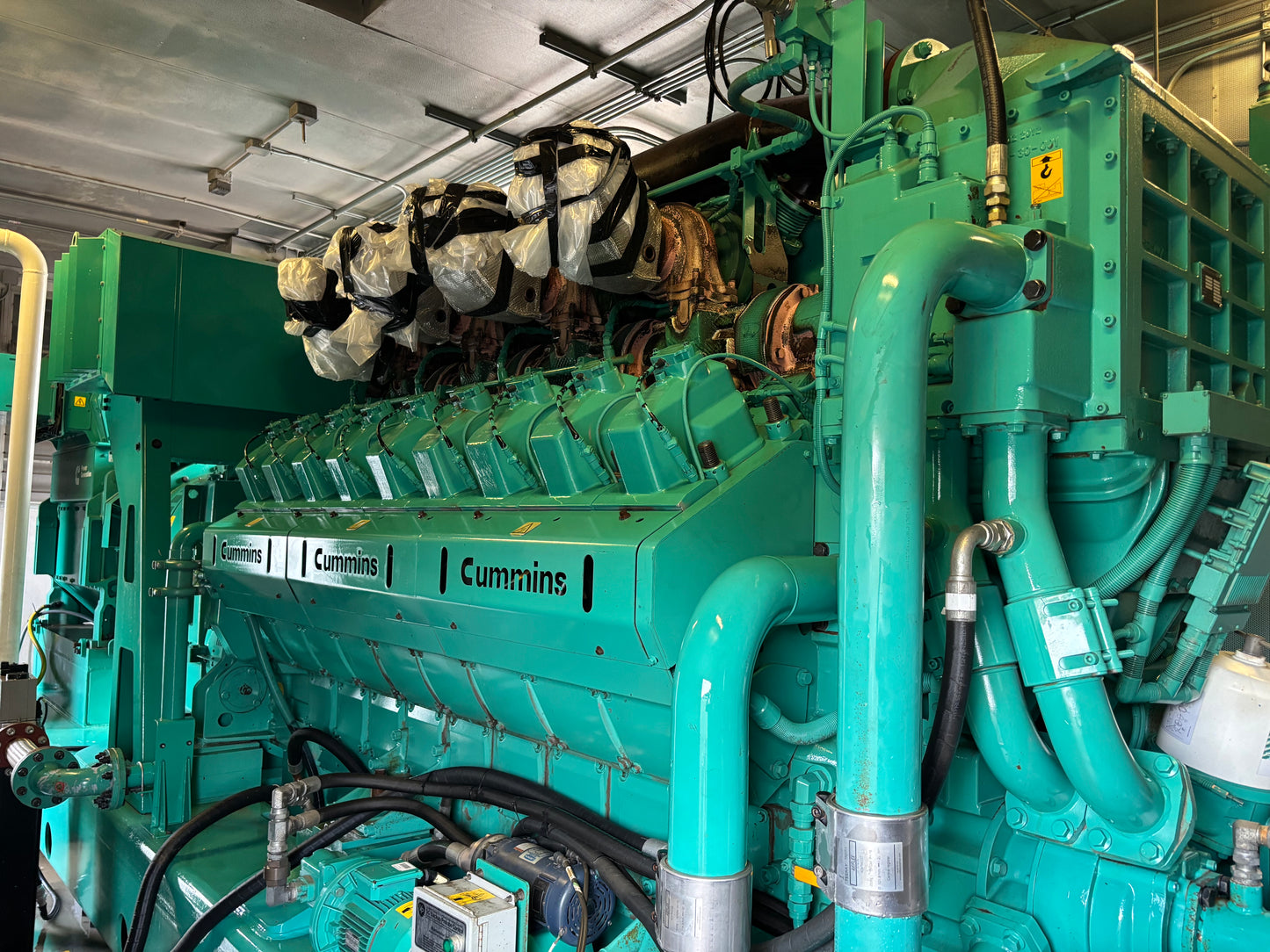 Cummins 2000kw Natural Gas Generator Set 4160 volt 86 hours