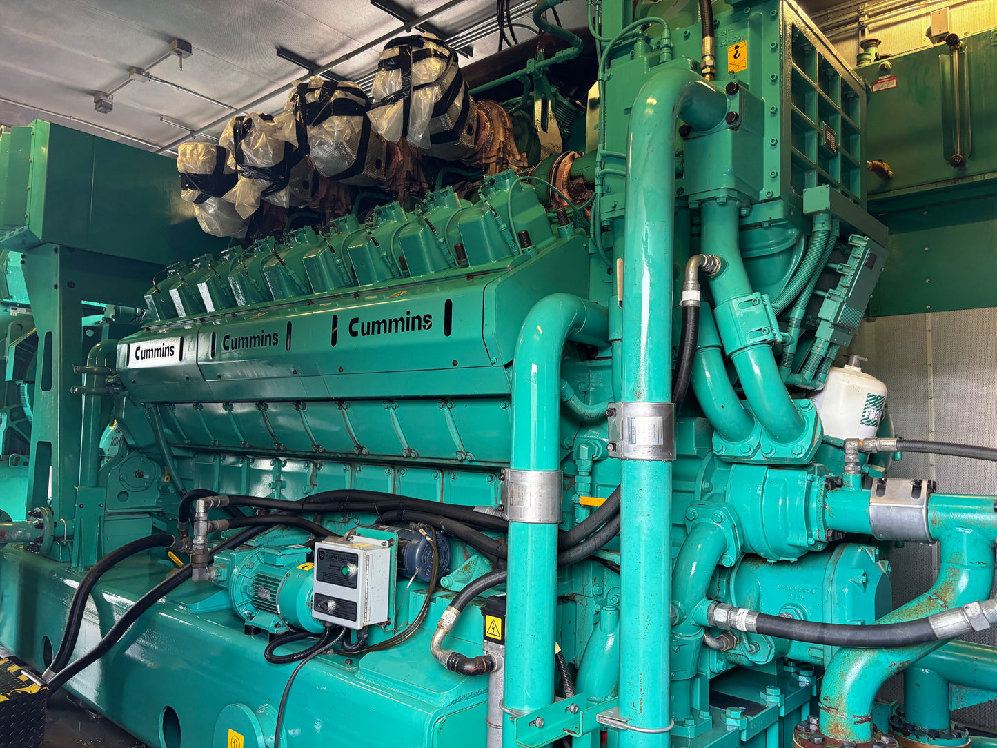 Cummins 2000kw Natural Gas Generator Set 4160 volt 86 hours